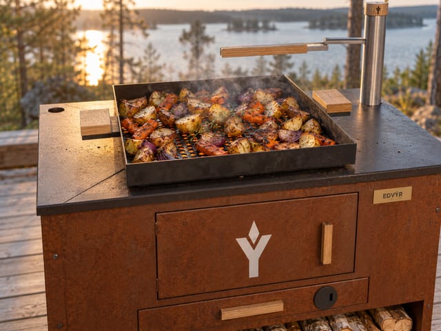 Konceptbild: hålpanna med rostade rotfrukter över hålet i EDVYR HÄRD.